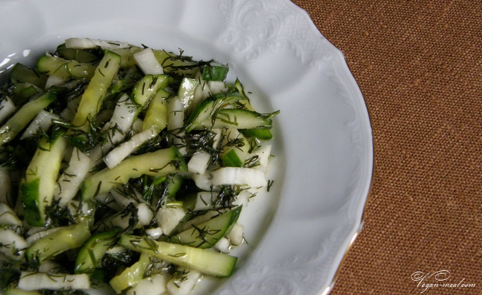 Салат из редиса и огурца