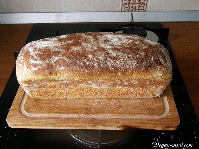 достать хлеб из формы