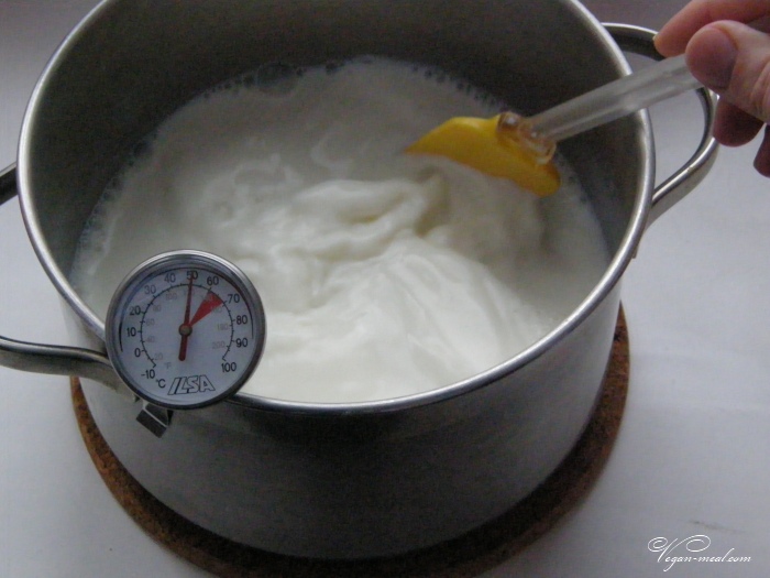 охладить молоко при комнатной температуры до +40С