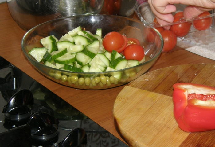 салат овощной с черри