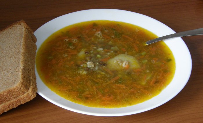 постный суп из чечевицы, перловки и риса