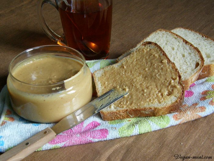 Завтрак - бутерброды с арахисовой пастой